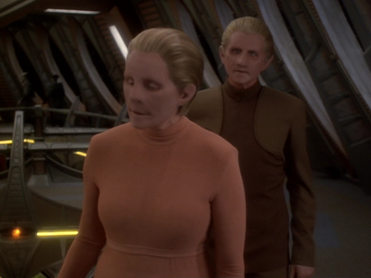 extant_StarTrek_DS9_6x05-FavorTheBold_03390.jpg
