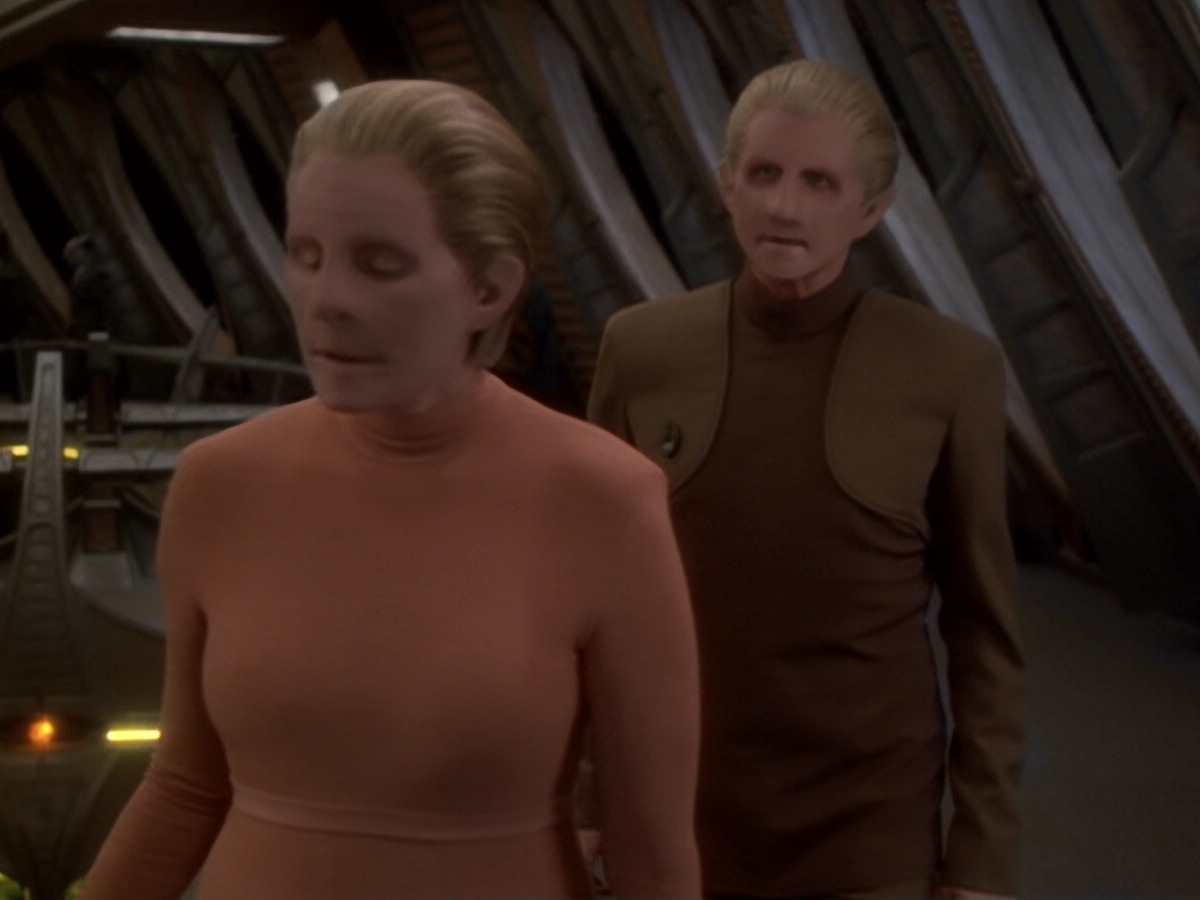 extant_StarTrek_DS9_6x05-FavorTheBold_03391.jpg