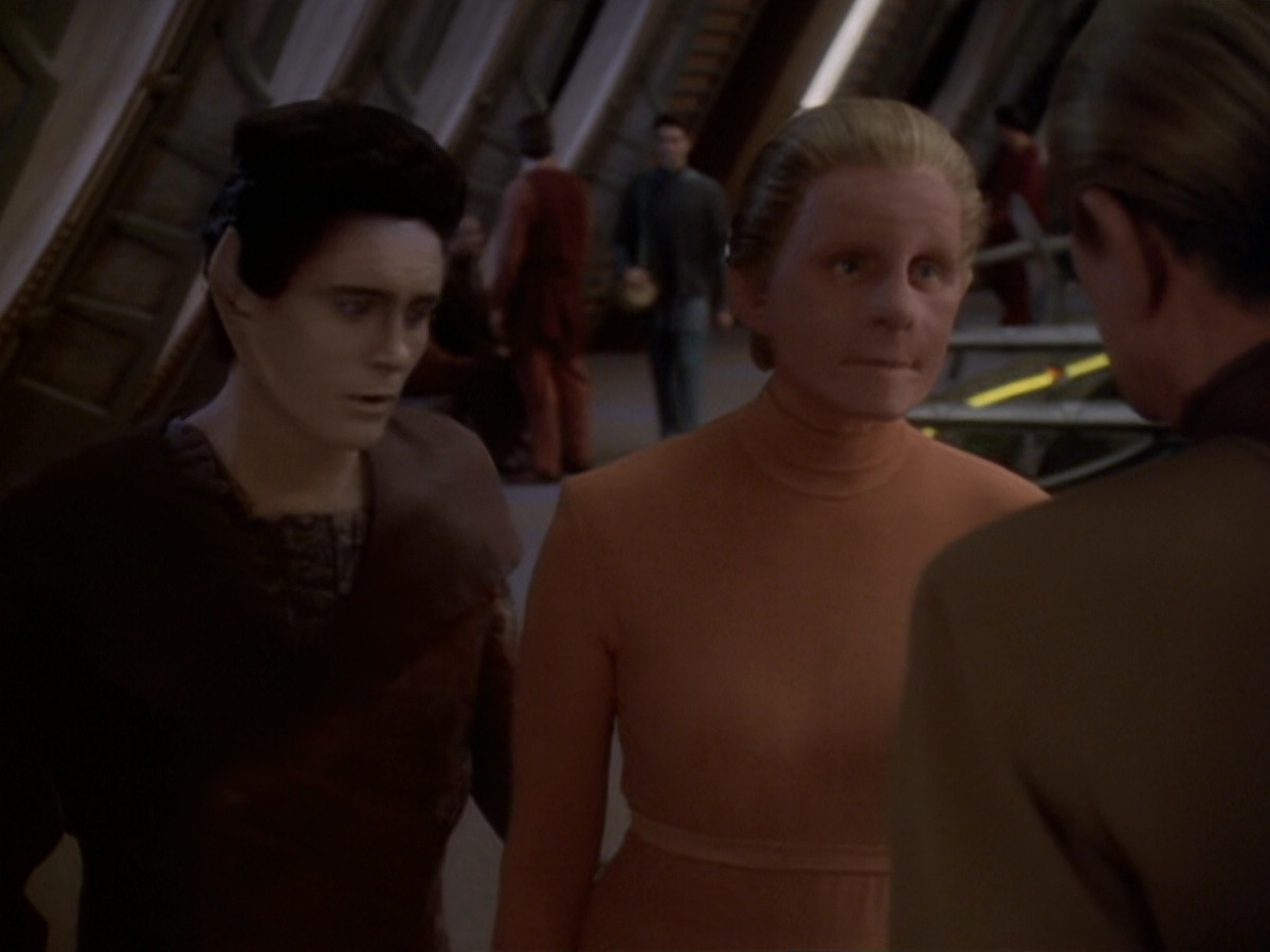 extant_StarTrek_DS9_6x05-FavorTheBold_03404.jpg
