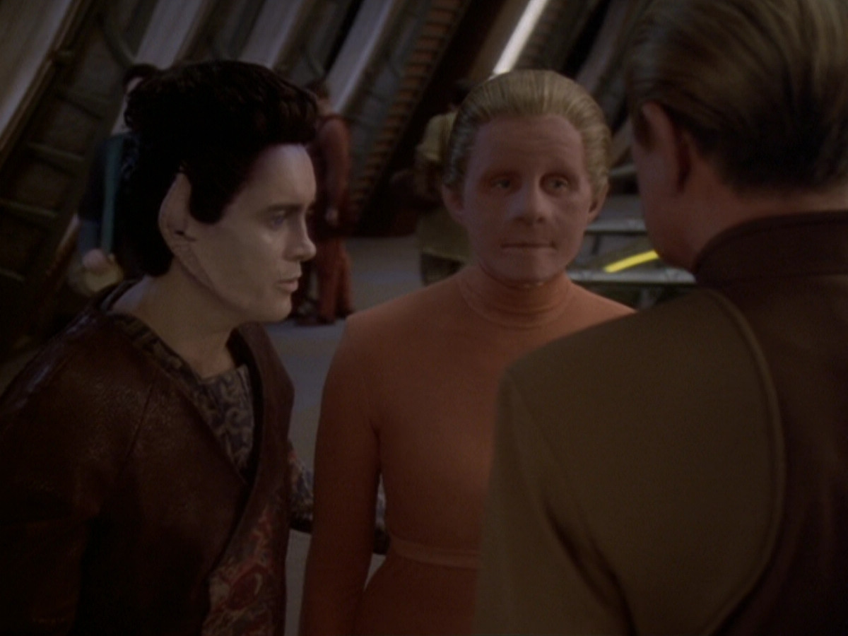 extant_StarTrek_DS9_6x05-FavorTheBold_03409.jpg