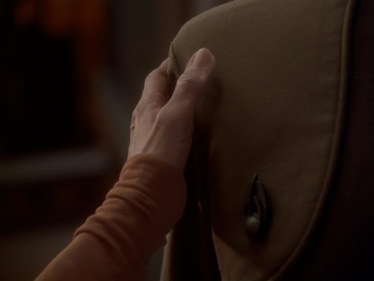extant_StarTrek_DS9_6x05-FavorTheBold_03420.jpg