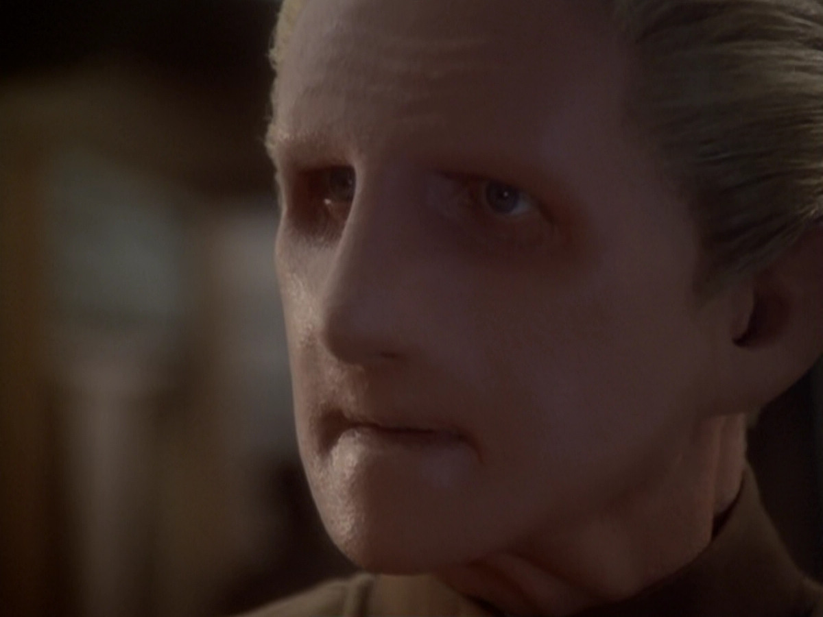 extant_StarTrek_DS9_6x05-FavorTheBold_03425.jpg