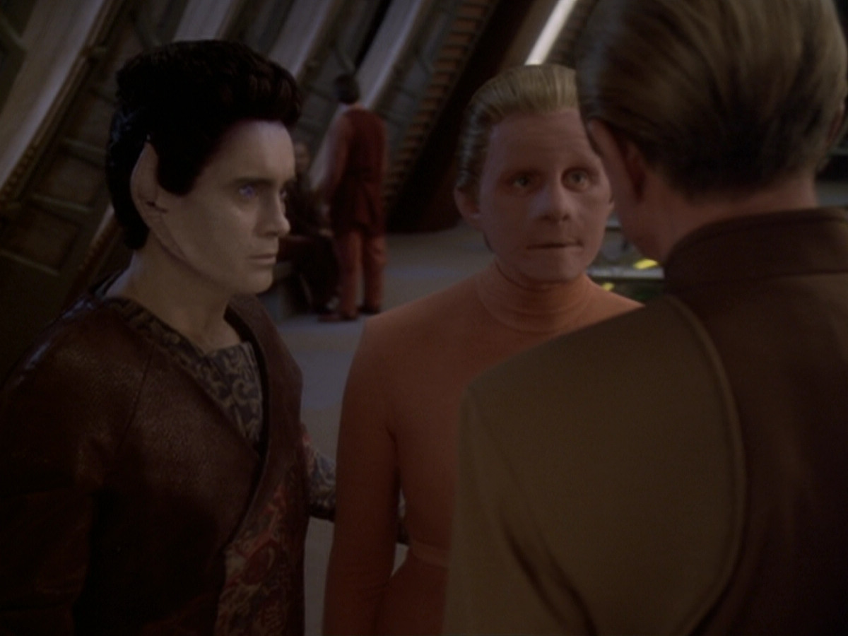 extant_StarTrek_DS9_6x05-FavorTheBold_03429.jpg