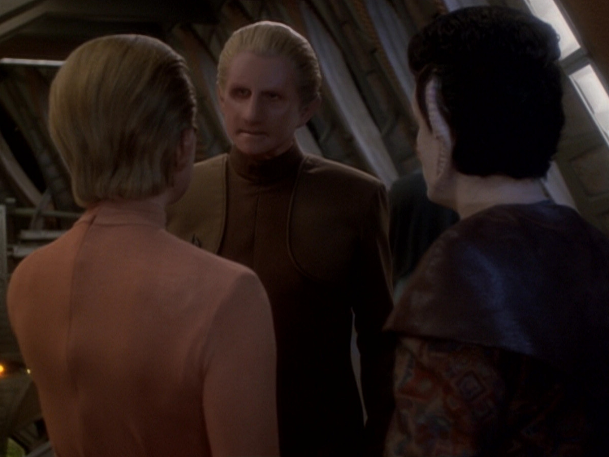 extant_StarTrek_DS9_6x05-FavorTheBold_03431.jpg