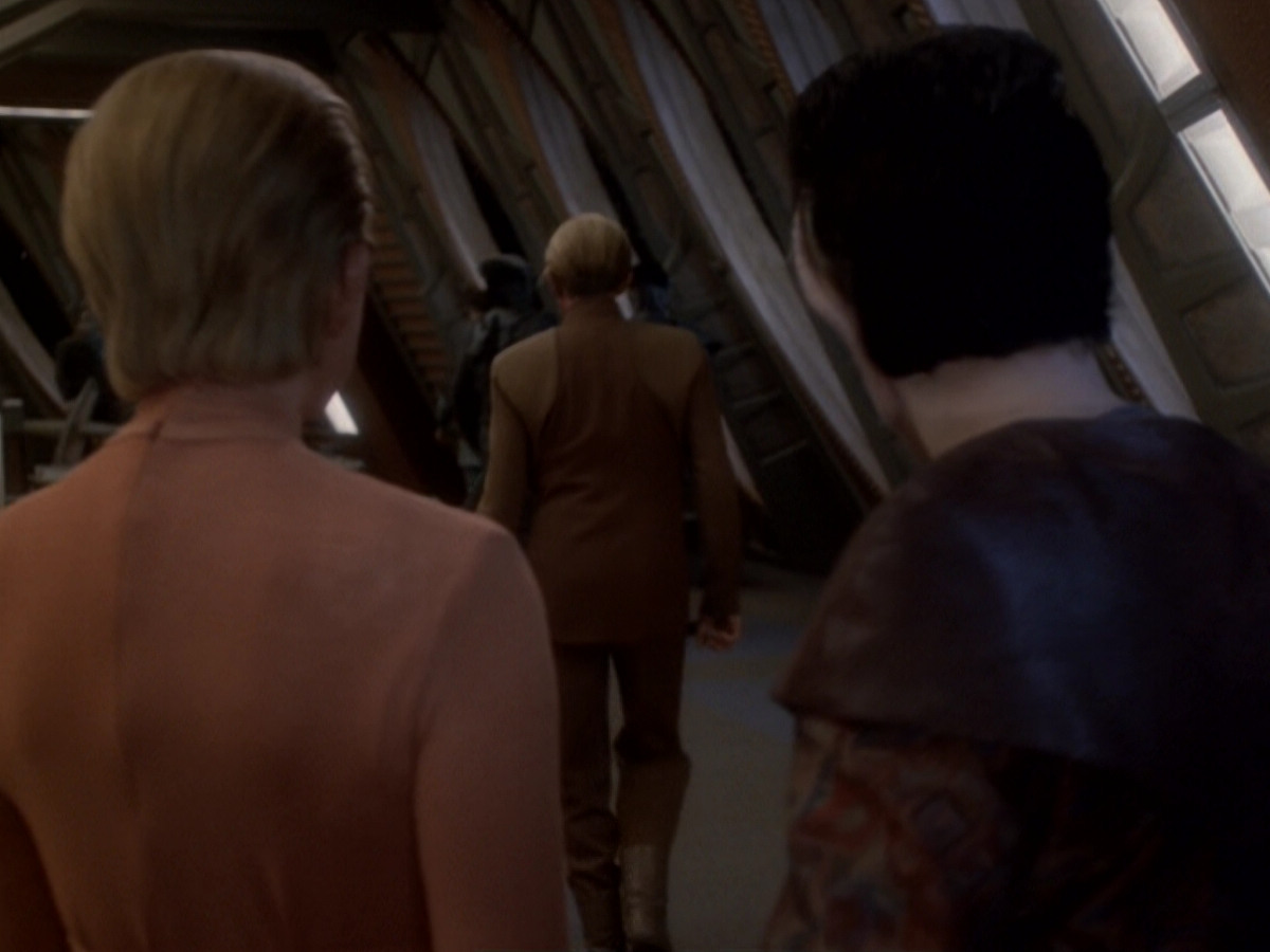 extant_StarTrek_DS9_6x05-FavorTheBold_03439.jpg