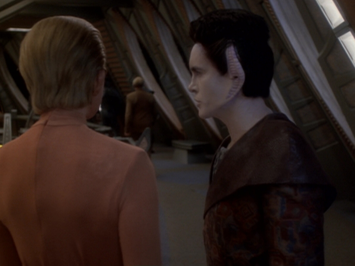 extant_StarTrek_DS9_6x05-FavorTheBold_03446.jpg