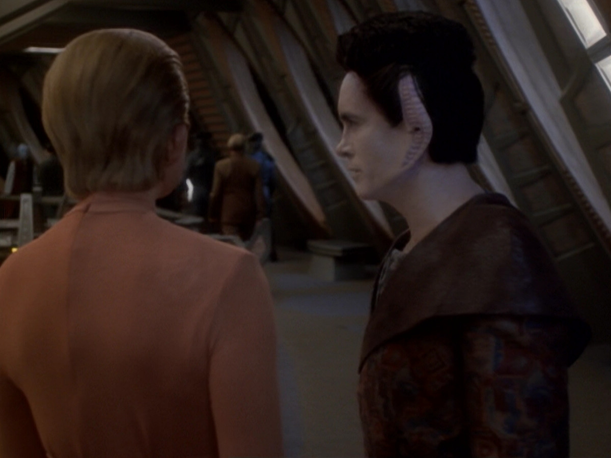 extant_StarTrek_DS9_6x05-FavorTheBold_03447.jpg