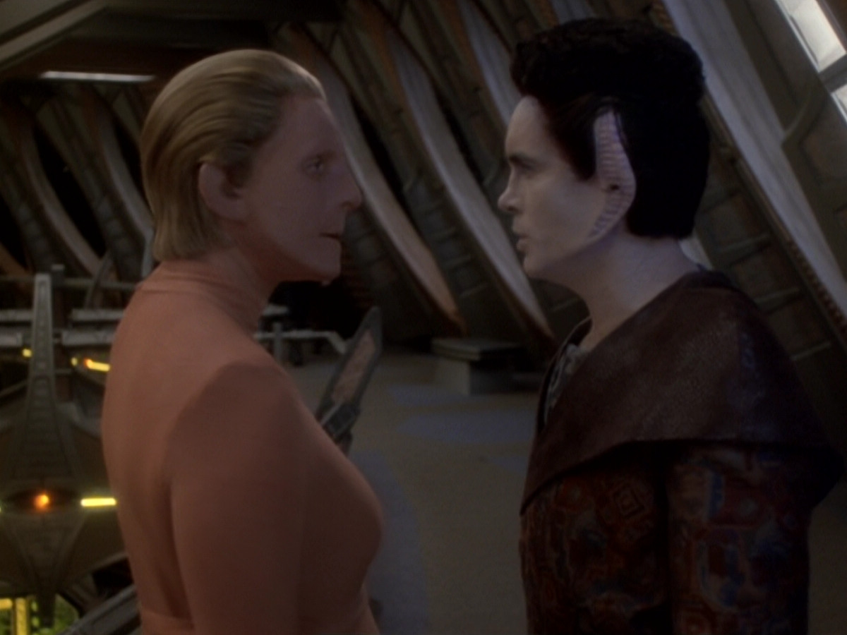 extant_StarTrek_DS9_6x05-FavorTheBold_03453.jpg