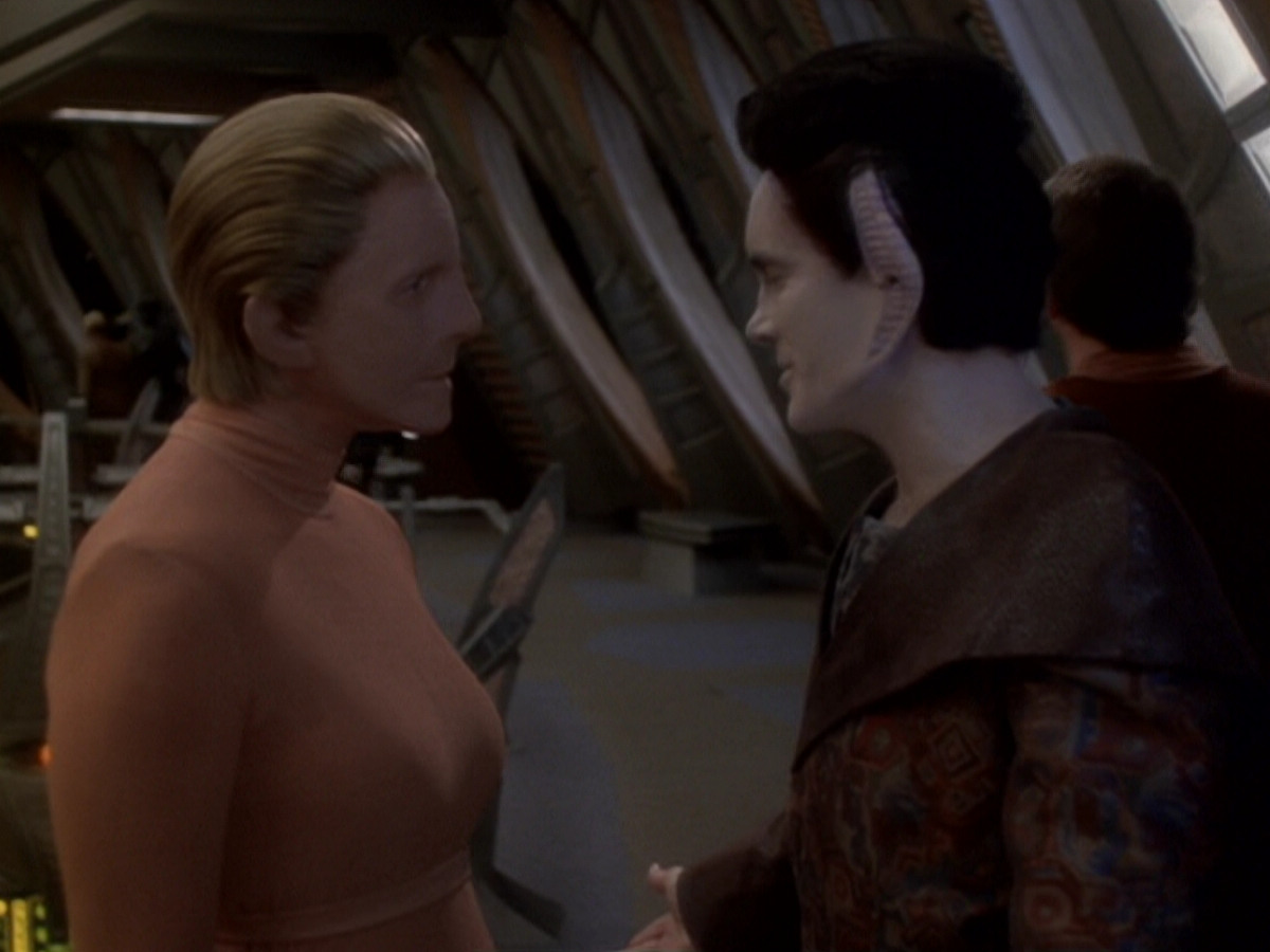 extant_StarTrek_DS9_6x05-FavorTheBold_03460.jpg