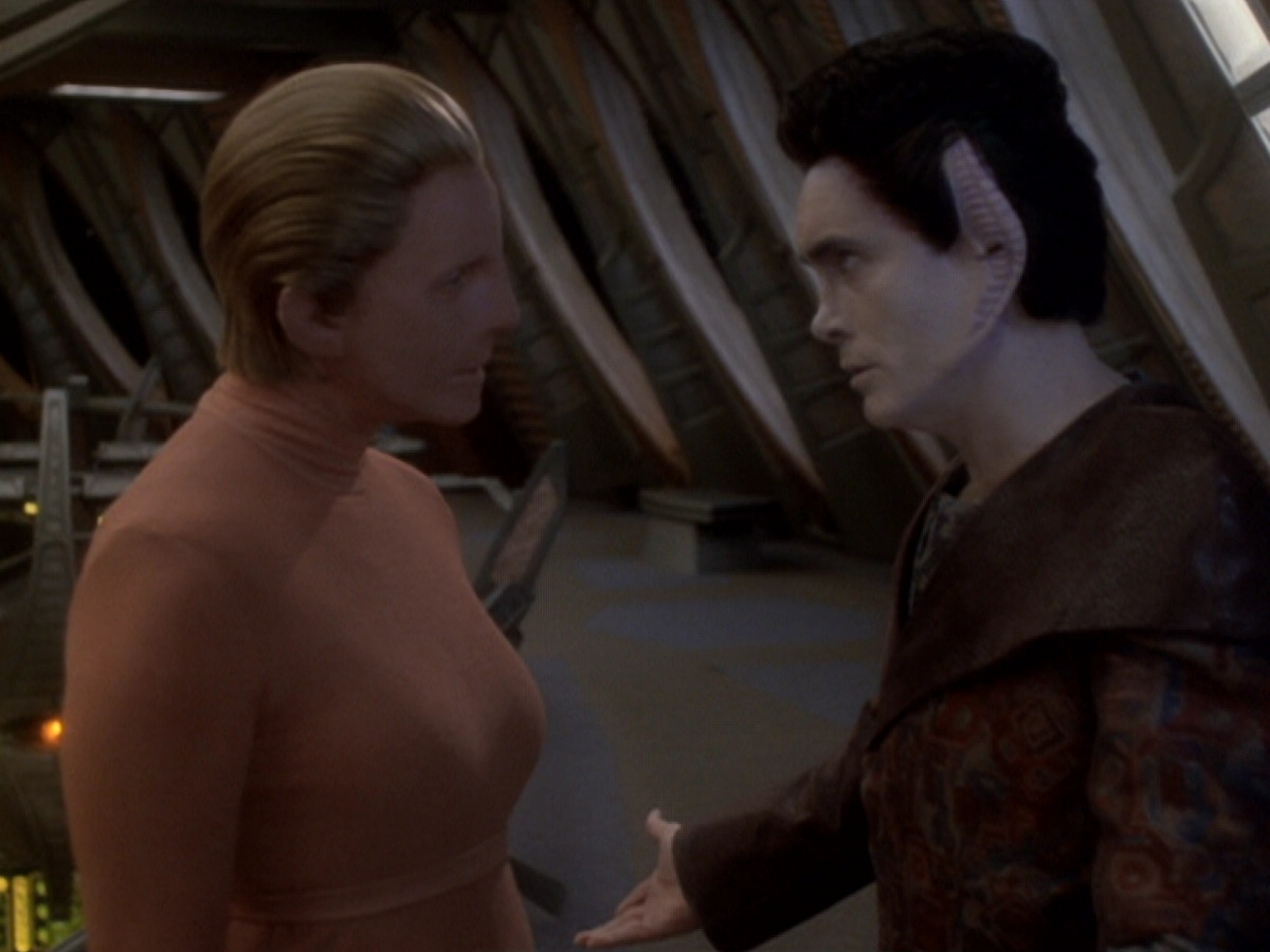 extant_StarTrek_DS9_6x05-FavorTheBold_03486.jpg