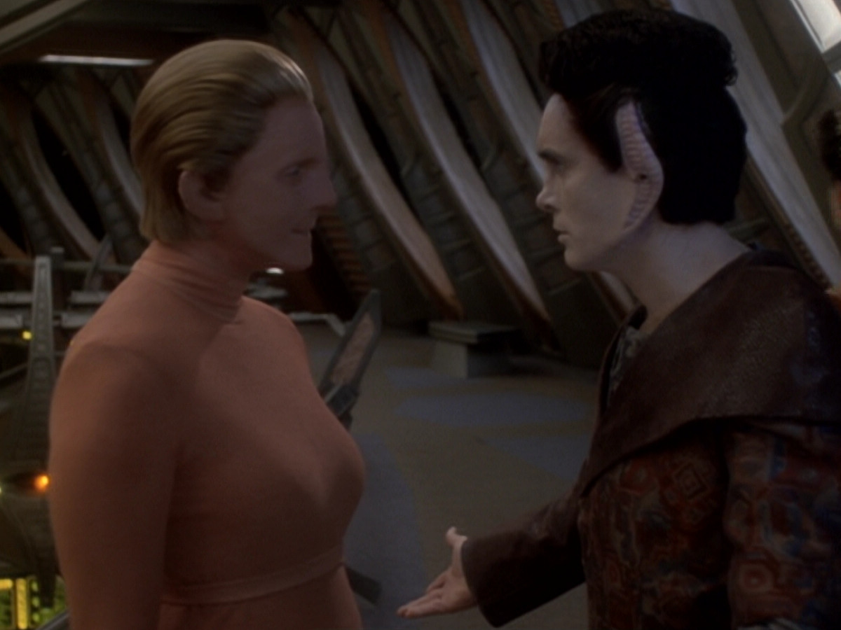 extant_StarTrek_DS9_6x05-FavorTheBold_03489.jpg