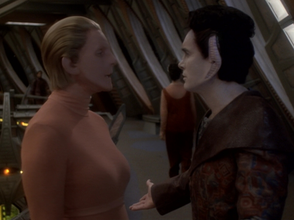 extant_StarTrek_DS9_6x05-FavorTheBold_03494.jpg