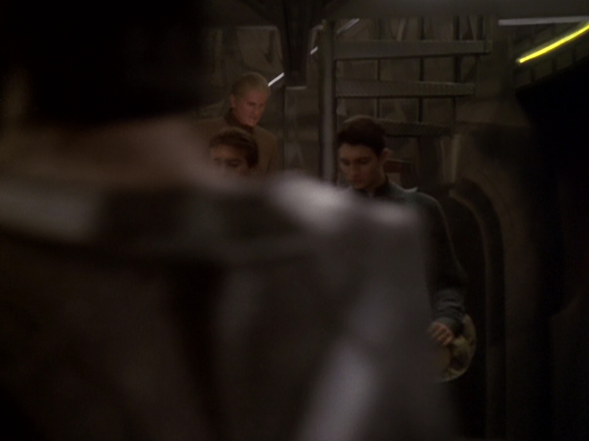 extant_StarTrek_DS9_6x05-FavorTheBold_03503.jpg