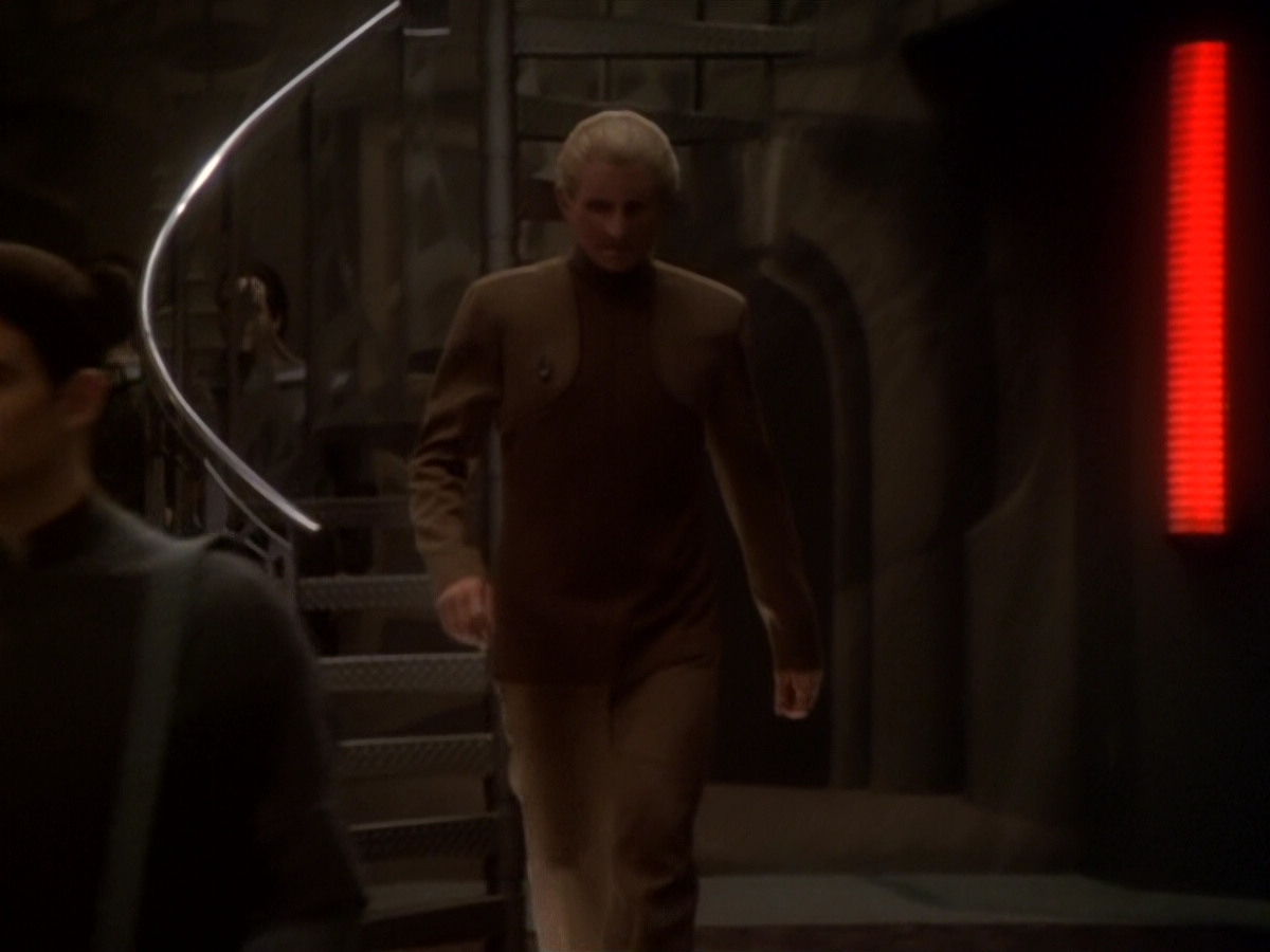 extant_StarTrek_DS9_6x05-FavorTheBold_03507.jpg