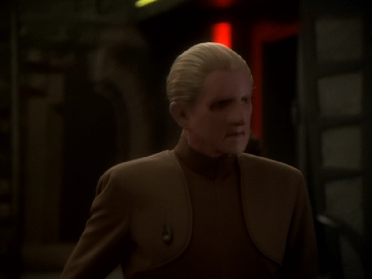 extant_StarTrek_DS9_6x05-FavorTheBold_03512.jpg
