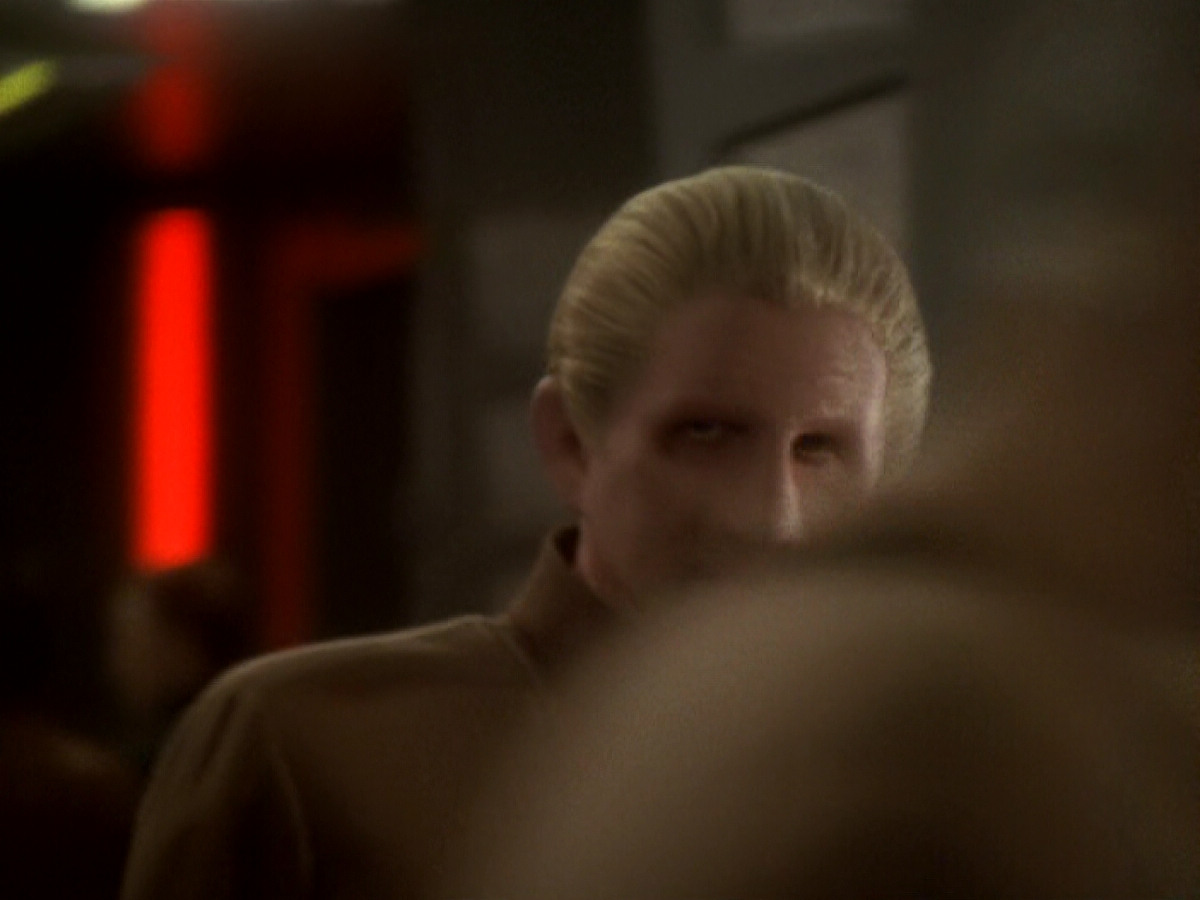 extant_StarTrek_DS9_6x05-FavorTheBold_03513.jpg