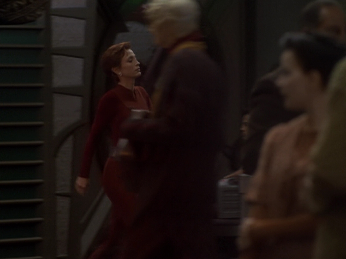 extant_StarTrek_DS9_6x05-FavorTheBold_03515.jpg