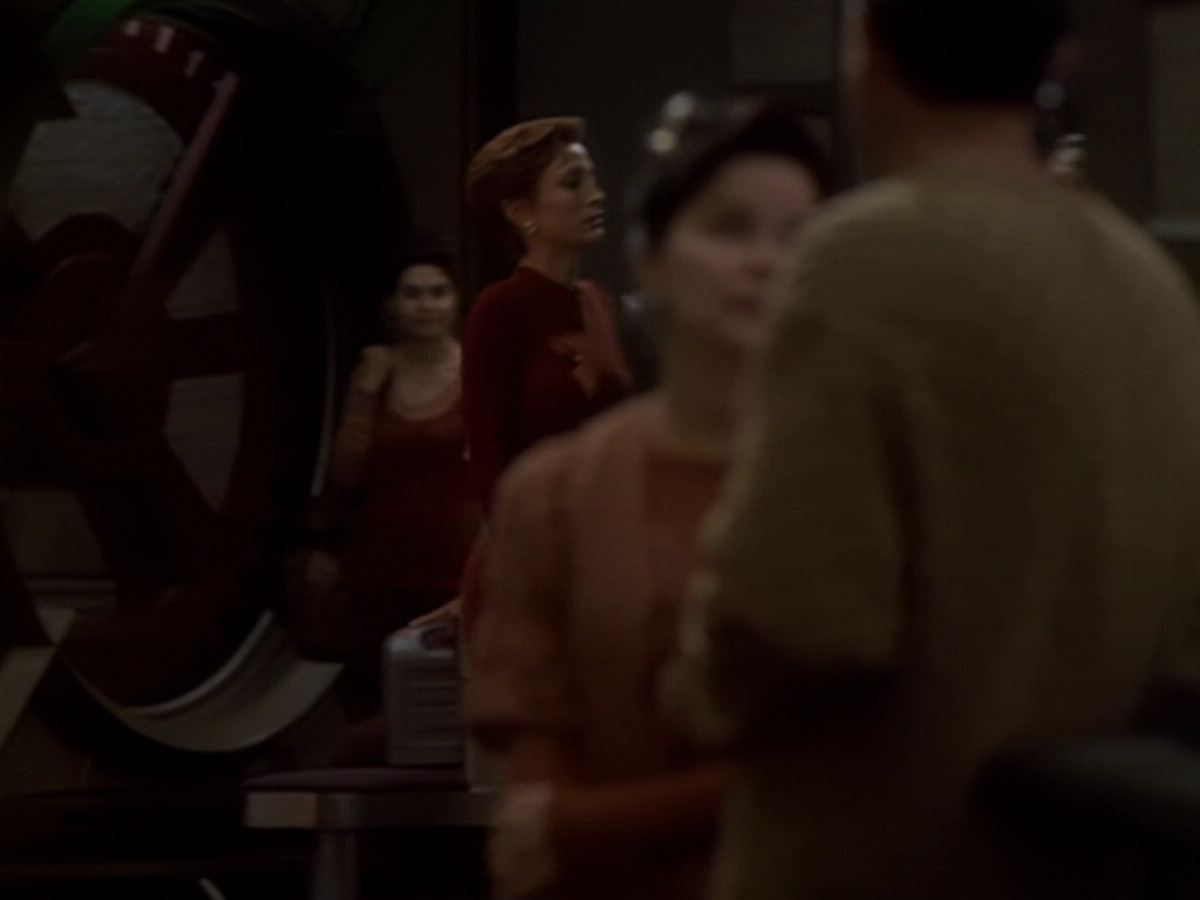 extant_StarTrek_DS9_6x05-FavorTheBold_03516.jpg