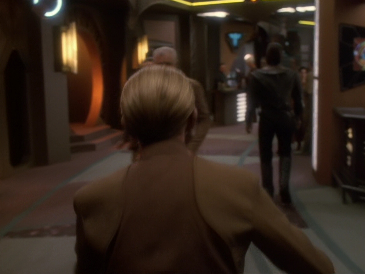 extant_StarTrek_DS9_6x05-FavorTheBold_03520.jpg