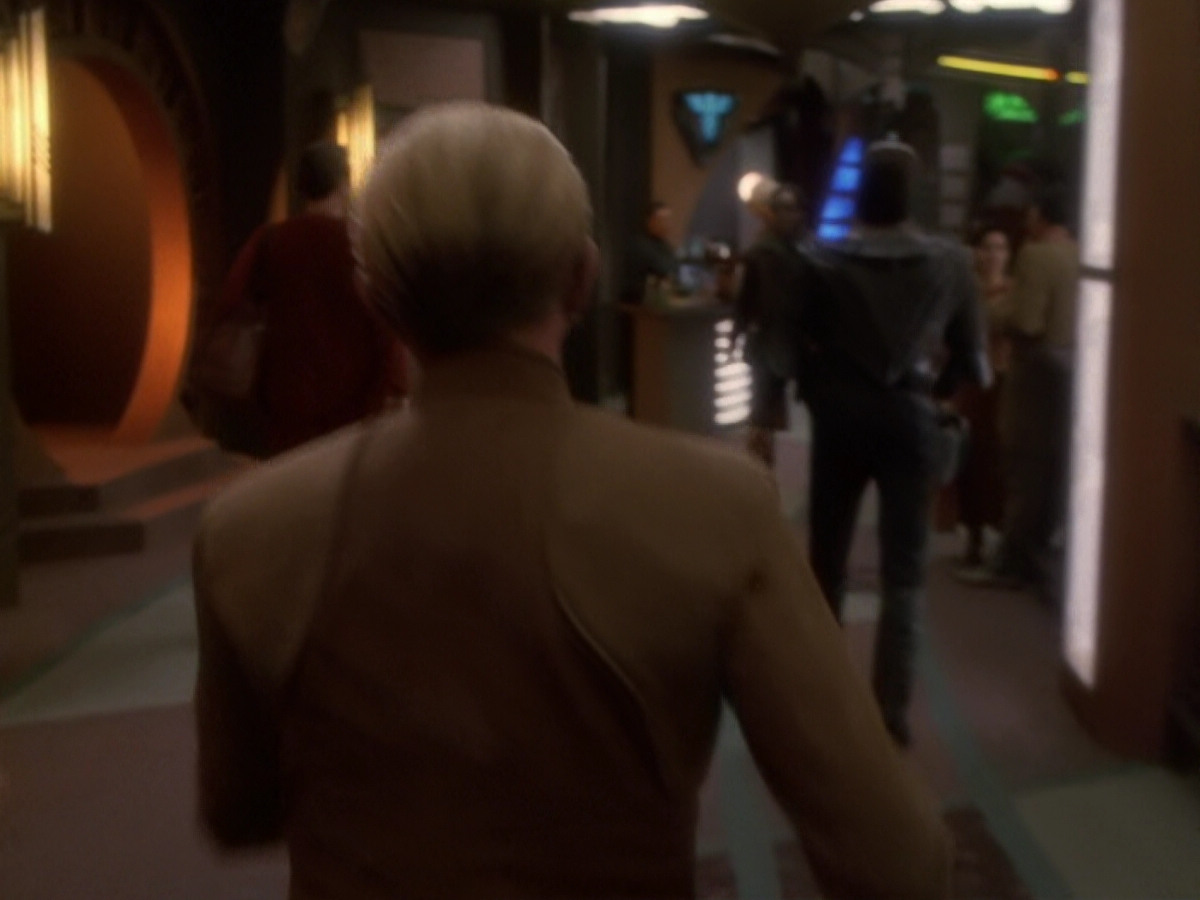 extant_StarTrek_DS9_6x05-FavorTheBold_03521.jpg