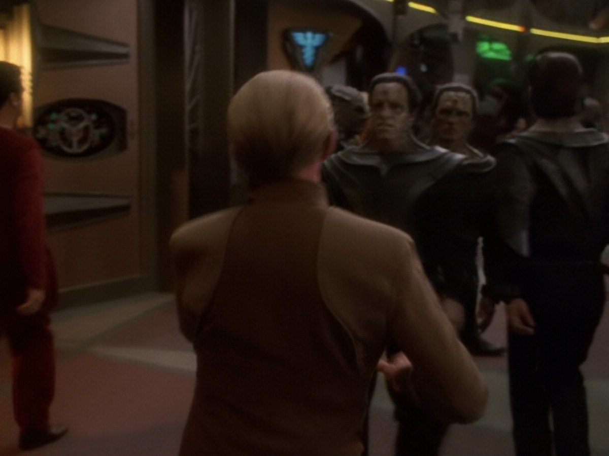 extant_StarTrek_DS9_6x05-FavorTheBold_03523.jpg