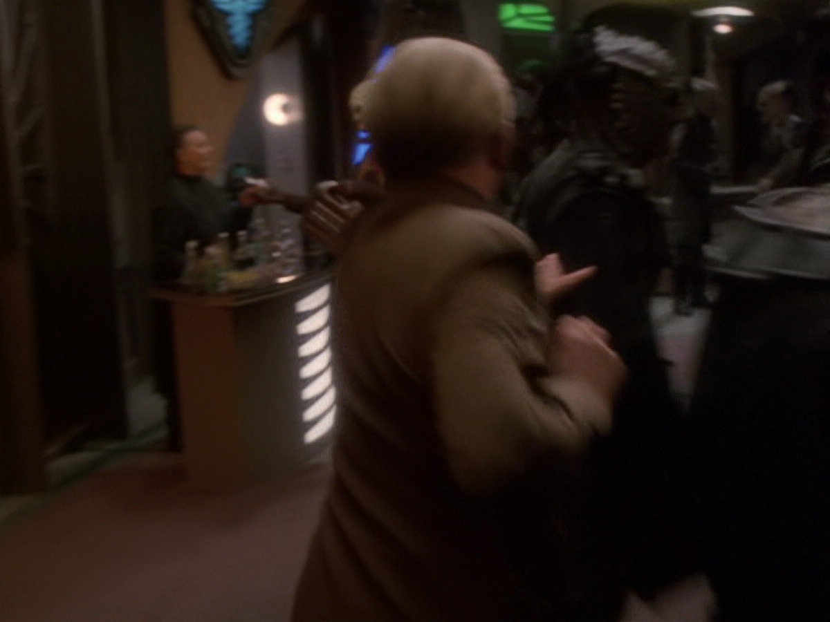 extant_StarTrek_DS9_6x05-FavorTheBold_03524.jpg