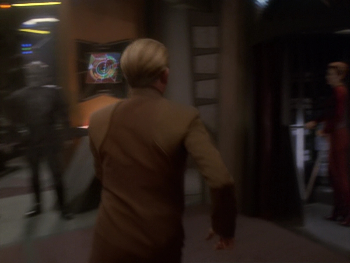 extant_StarTrek_DS9_6x05-FavorTheBold_03526.jpg