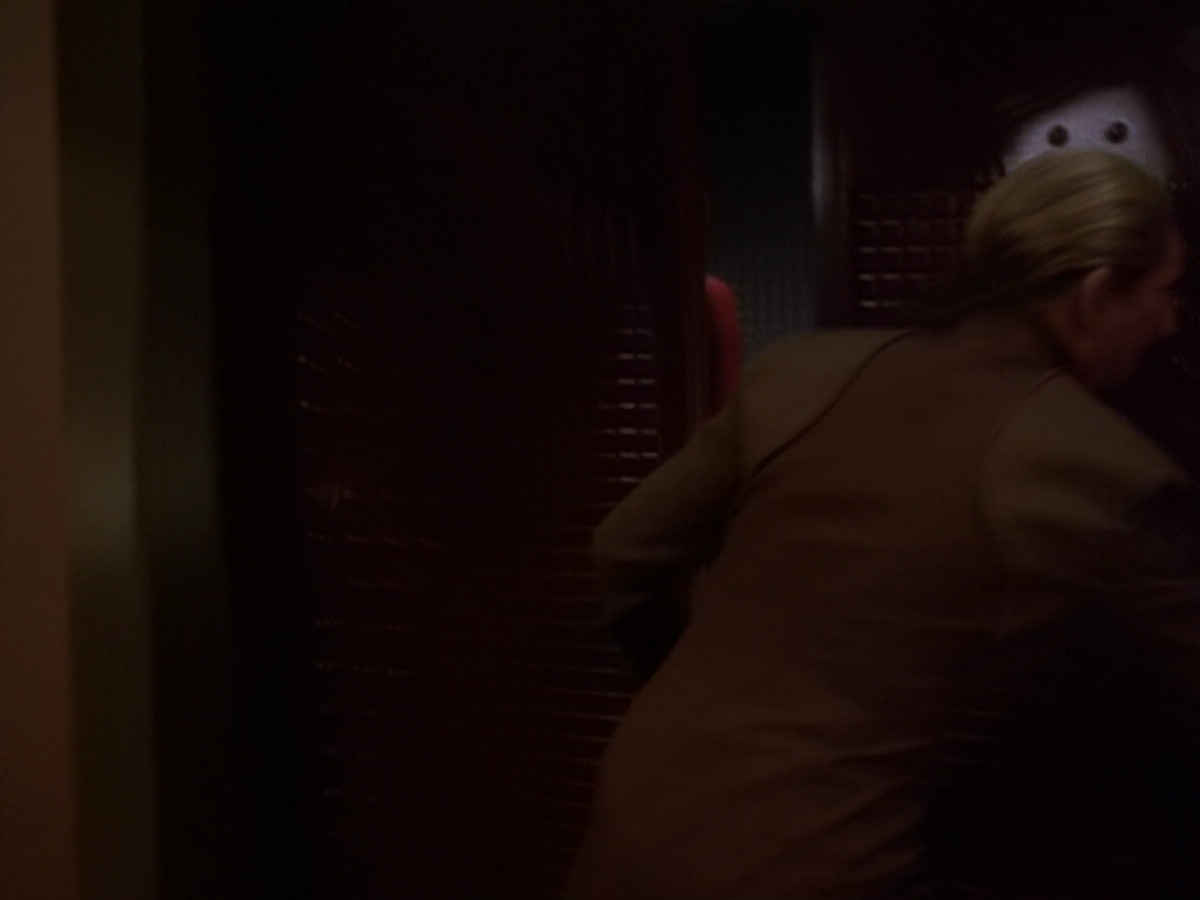 extant_StarTrek_DS9_6x05-FavorTheBold_03528.jpg