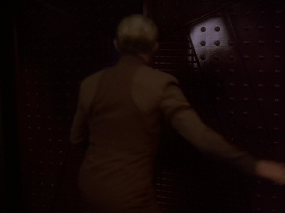 extant_StarTrek_DS9_6x05-FavorTheBold_03529.jpg