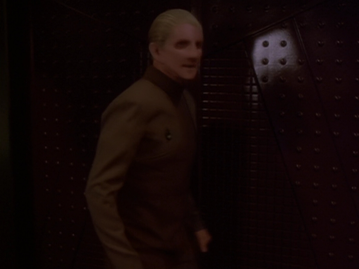 extant_StarTrek_DS9_6x05-FavorTheBold_03530.jpg