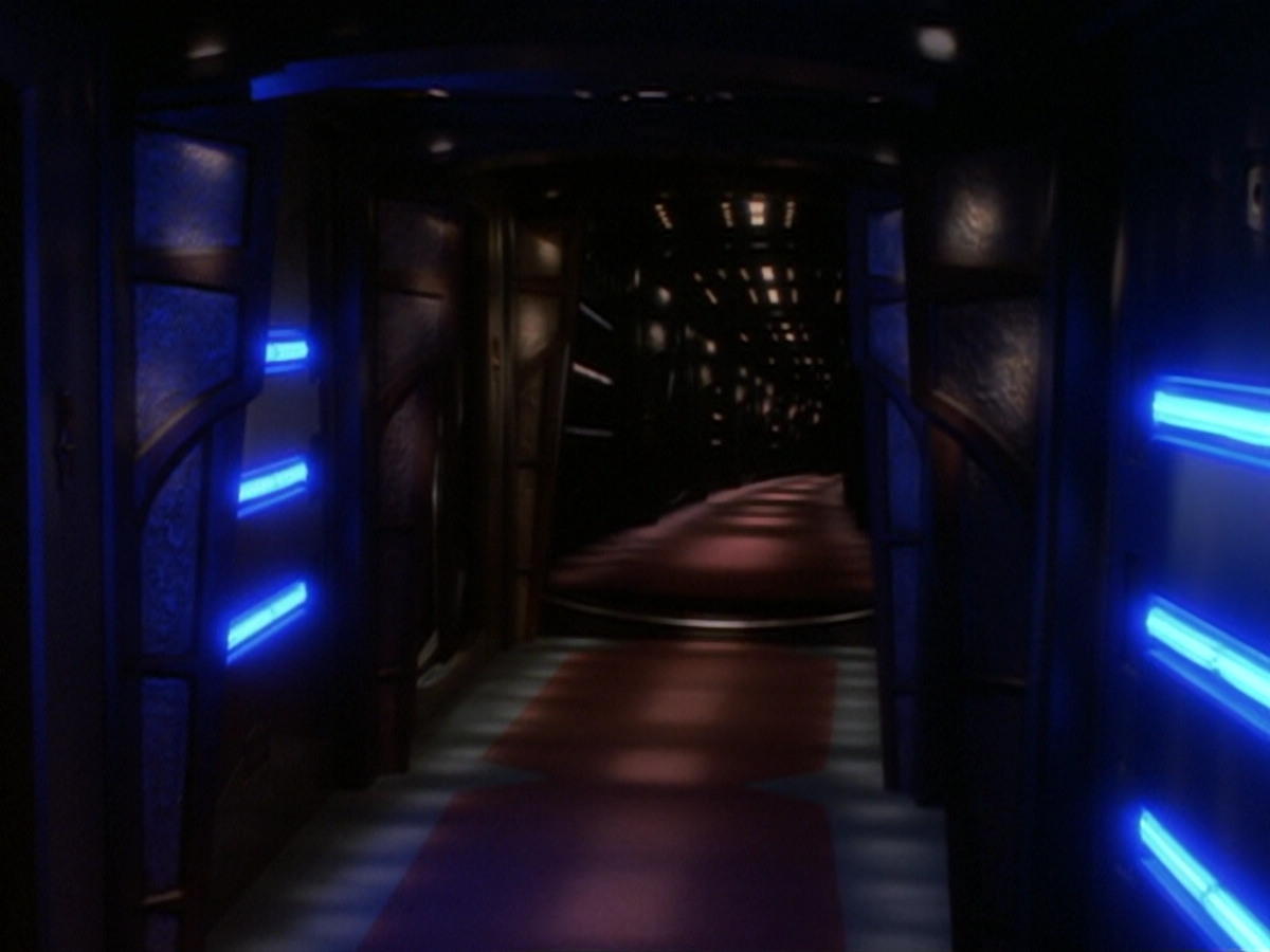 extant_StarTrek_DS9_6x05-FavorTheBold_03533.jpg