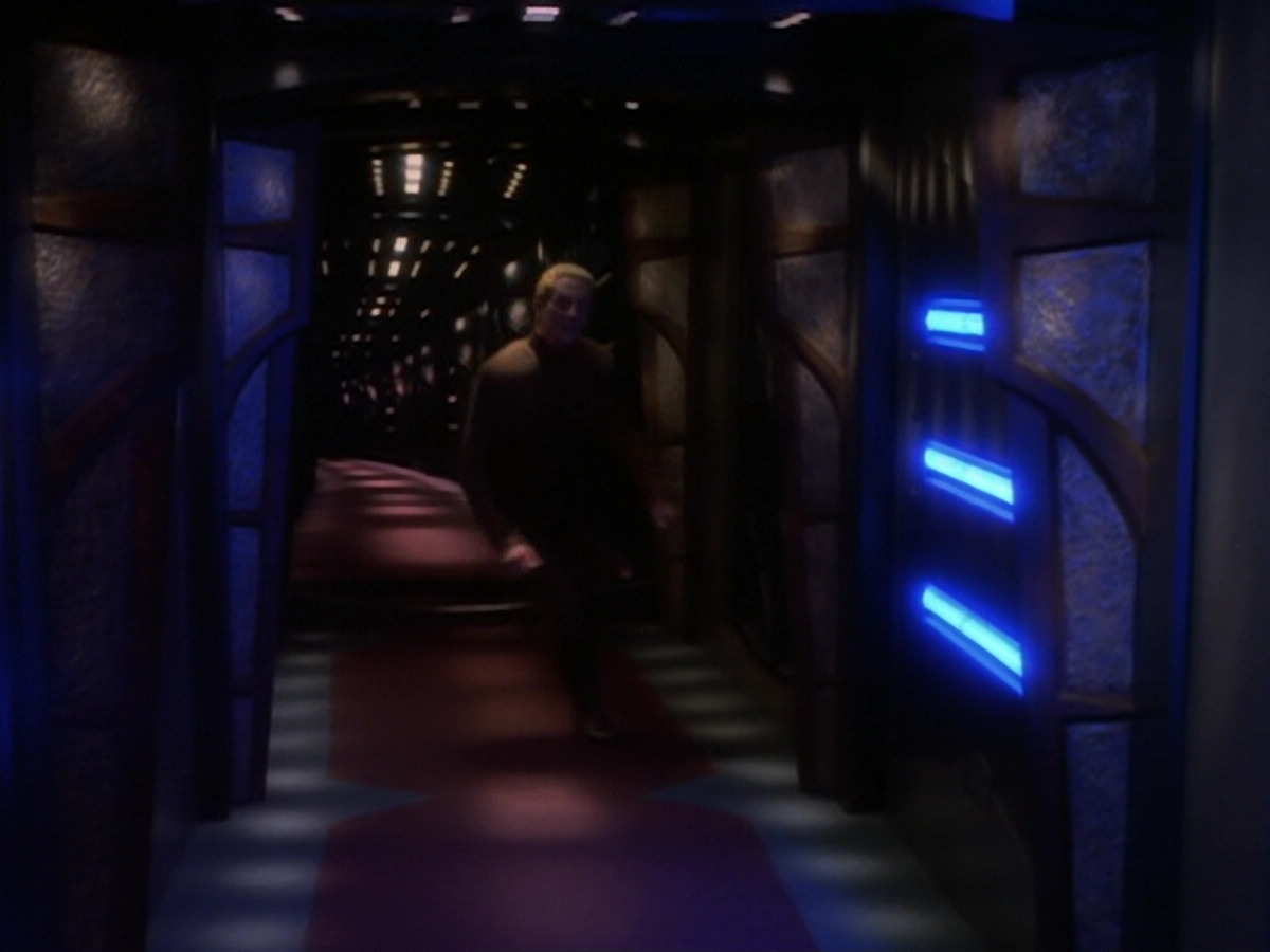 extant_StarTrek_DS9_6x05-FavorTheBold_03538.jpg