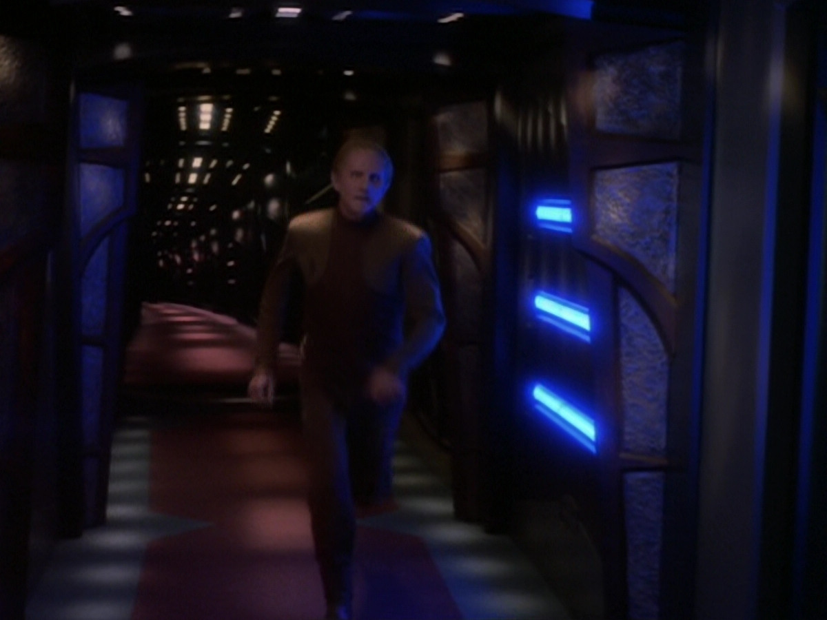 extant_StarTrek_DS9_6x05-FavorTheBold_03539.jpg