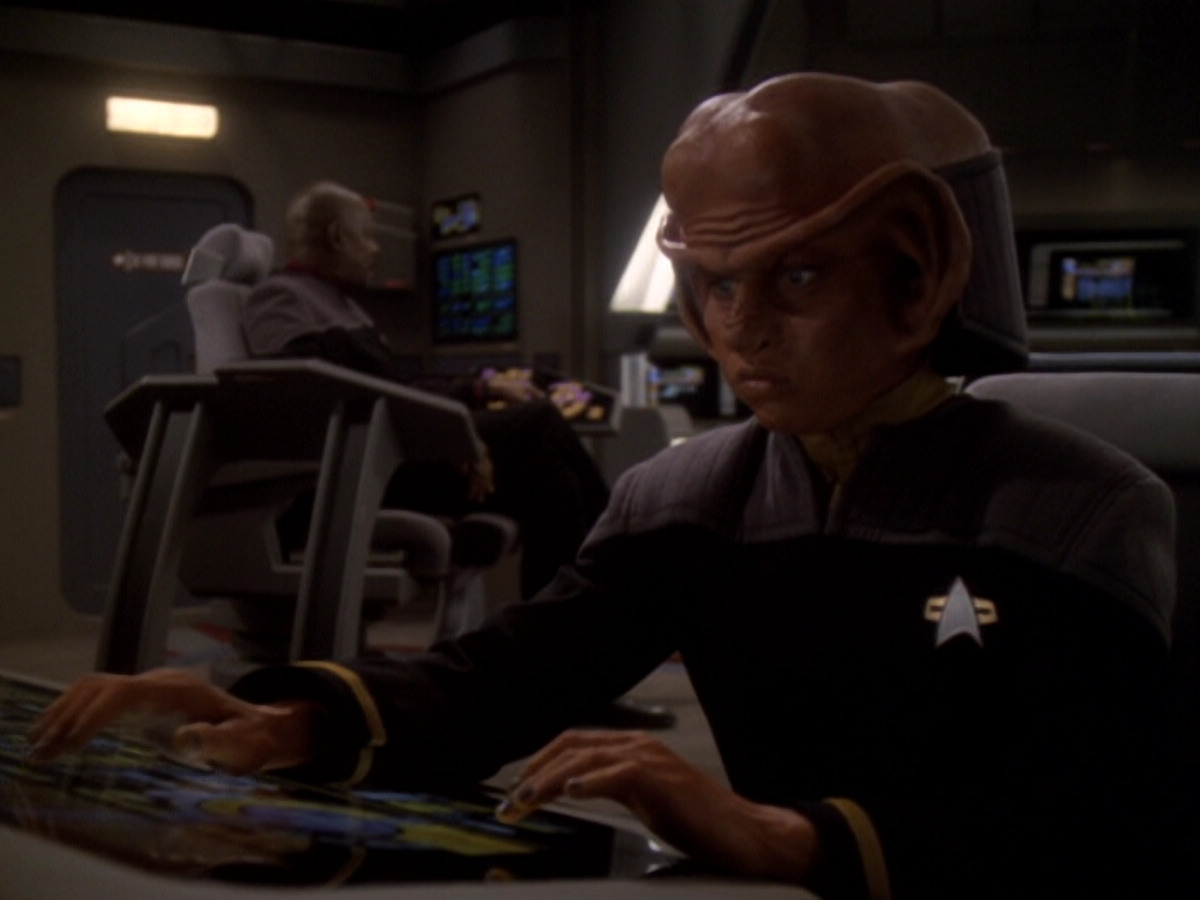 extant_StarTrek_DS9_6x05-FavorTheBold_03627.jpg