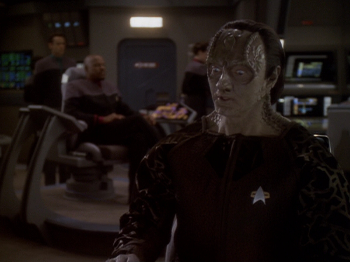 extant_StarTrek_DS9_6x05-FavorTheBold_03680.jpg