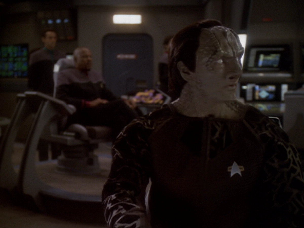 extant_StarTrek_DS9_6x05-FavorTheBold_03686.jpg