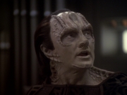 extant_StarTrek_DS9_6x05-FavorTheBold_00484.jpg