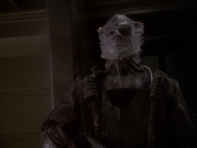 extant_StarTrek_DS9_6x05-FavorTheBold_00827.jpg