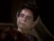extant_StarTrek_DS9_6x05-FavorTheBold_01251.jpg