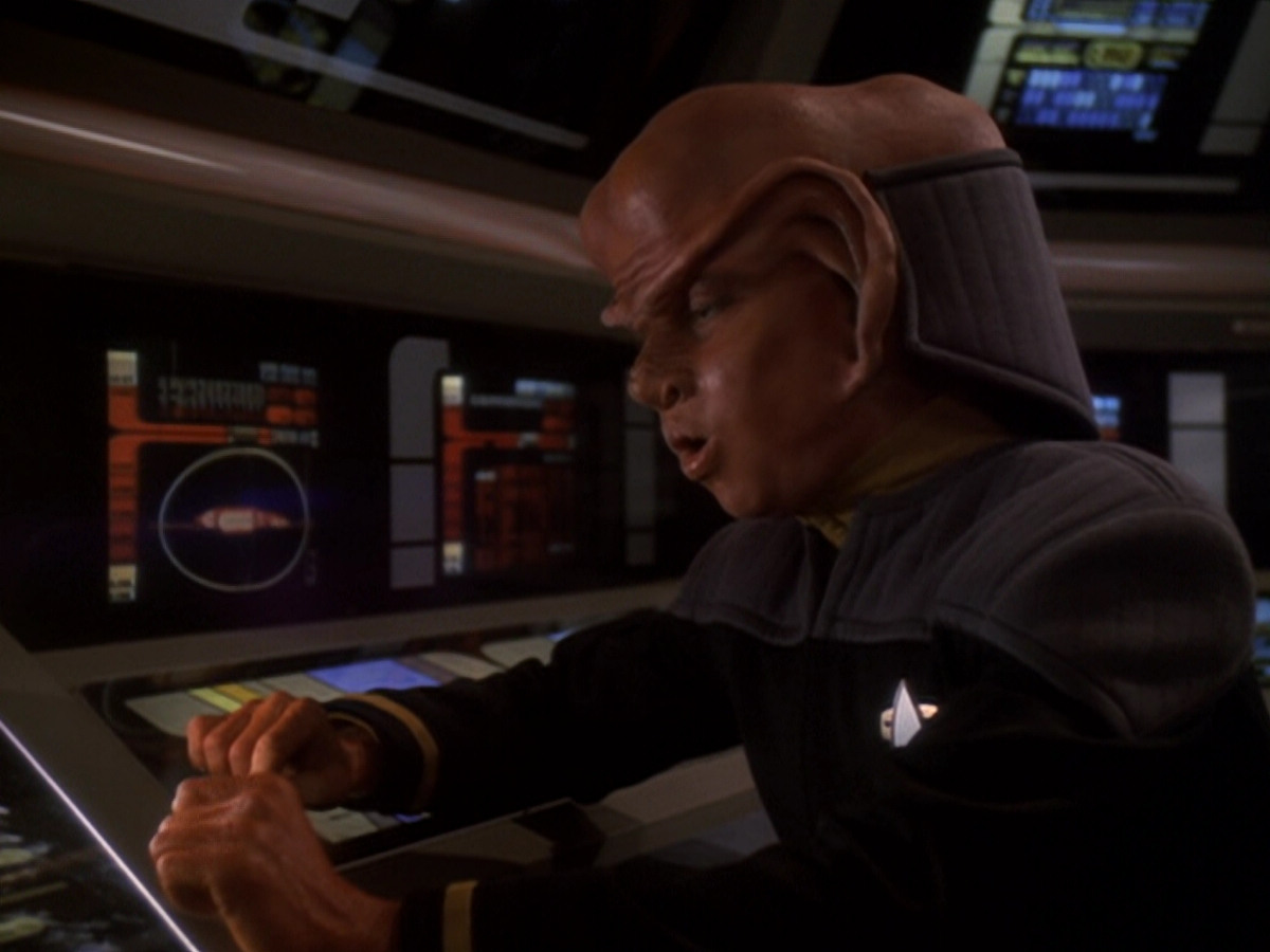 extant_StarTrek_DS9_6x06-SacrificeOfAngels_00236.jpg