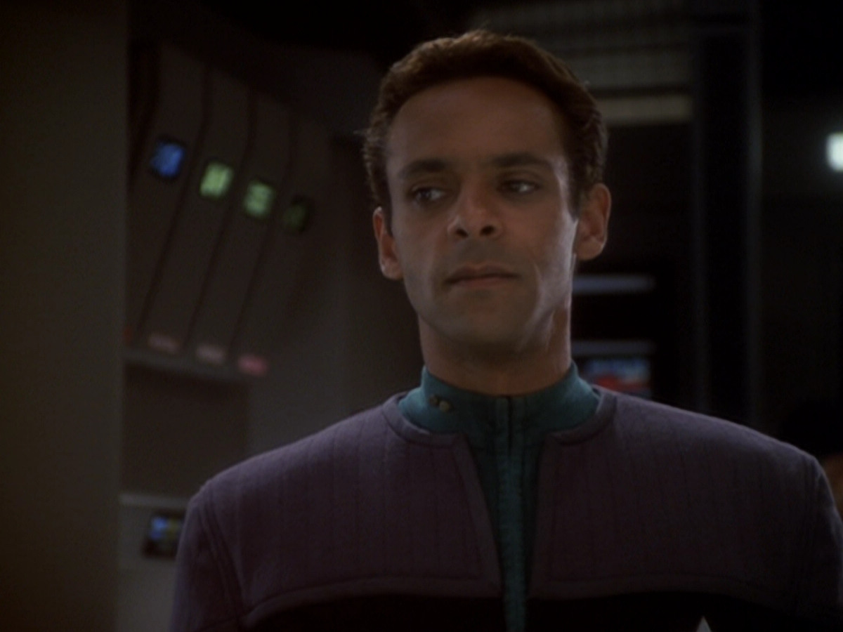 extant_StarTrek_DS9_6x06-SacrificeOfAngels_00296.jpg