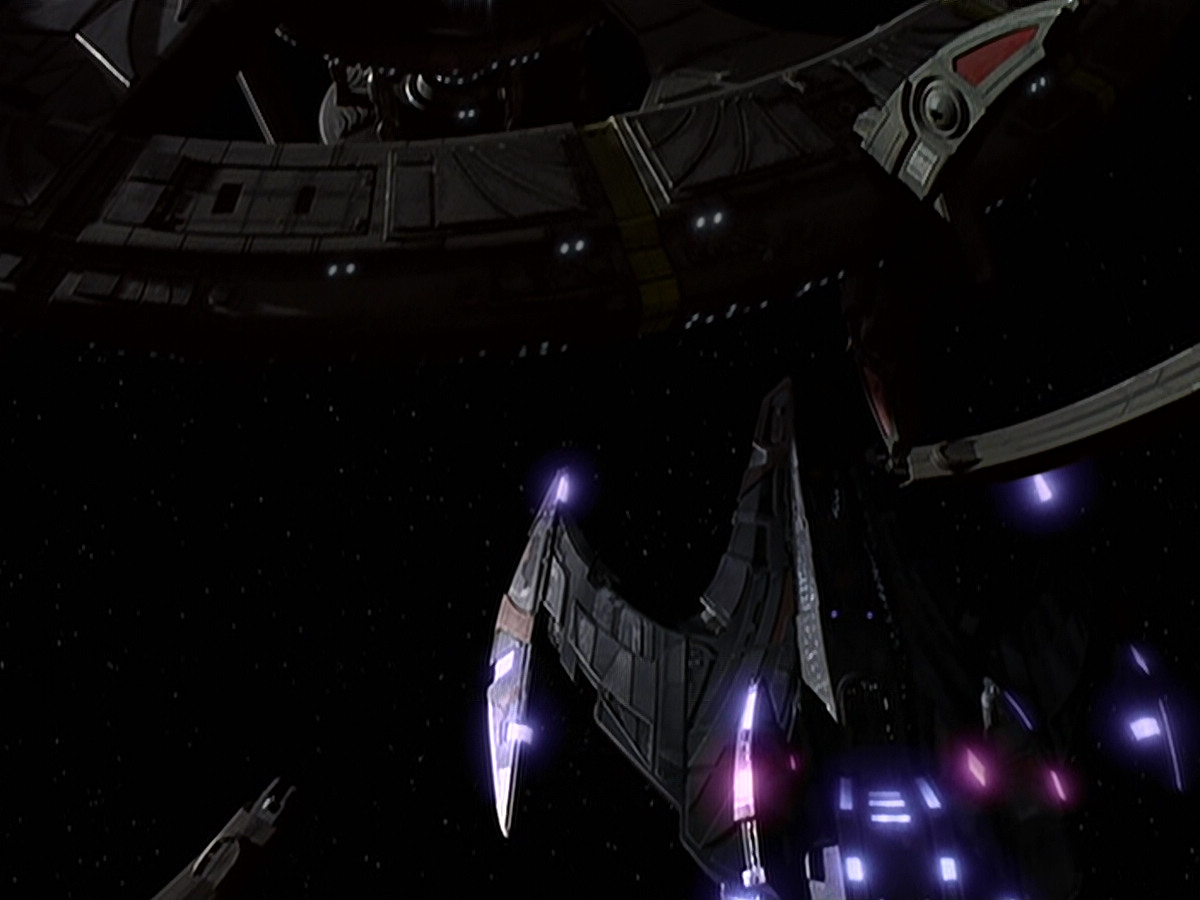 extant_StarTrek_DS9_6x06-SacrificeOfAngels_00528.jpg