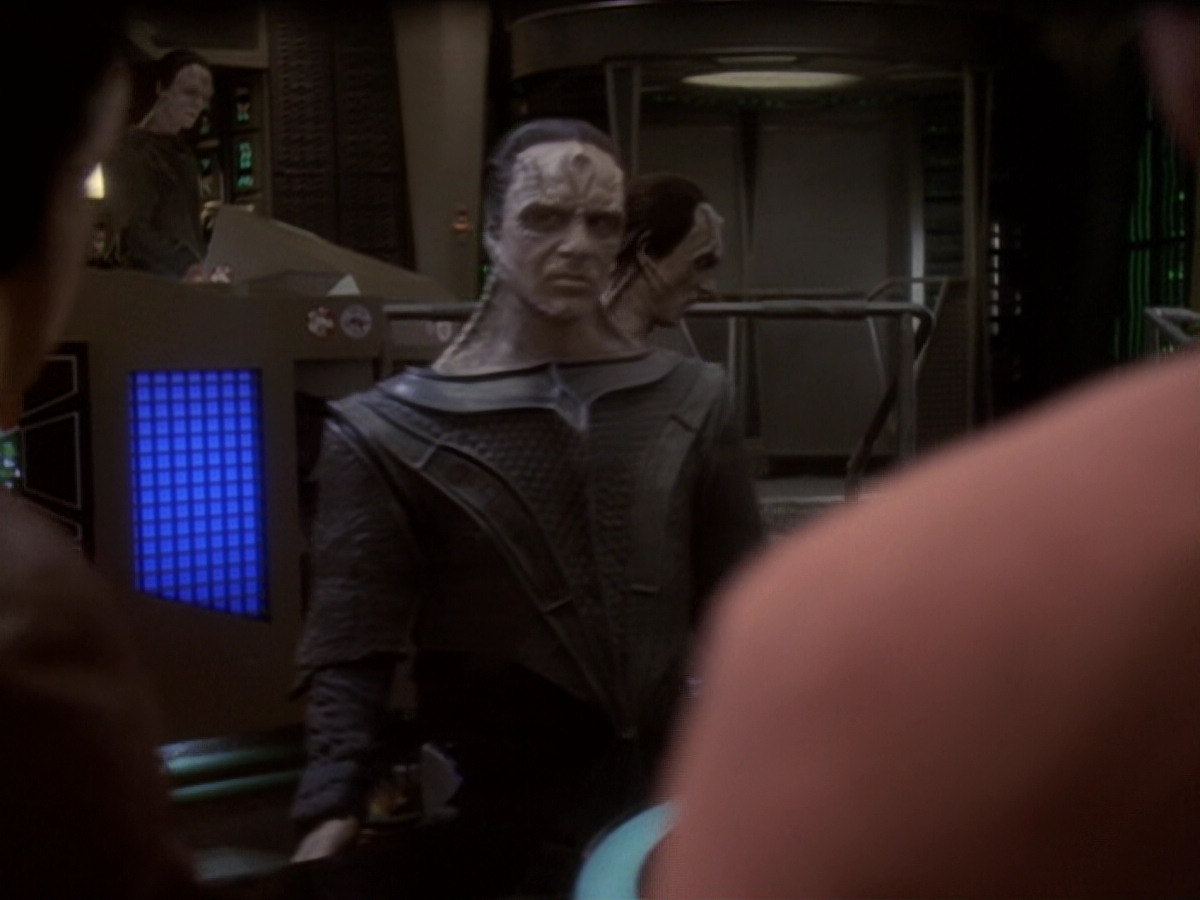 extant_StarTrek_DS9_6x06-SacrificeOfAngels_00585.jpg