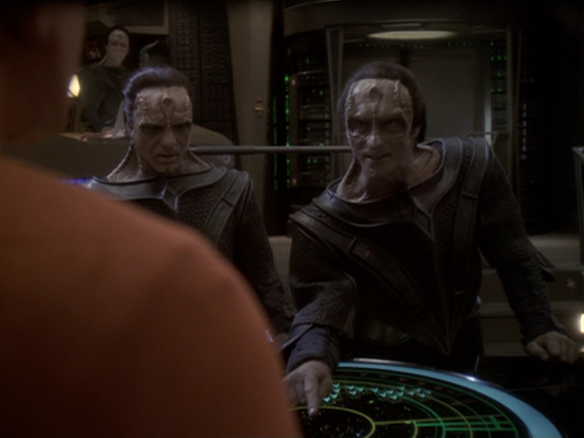extant_StarTrek_DS9_6x06-SacrificeOfAngels_00592.jpg