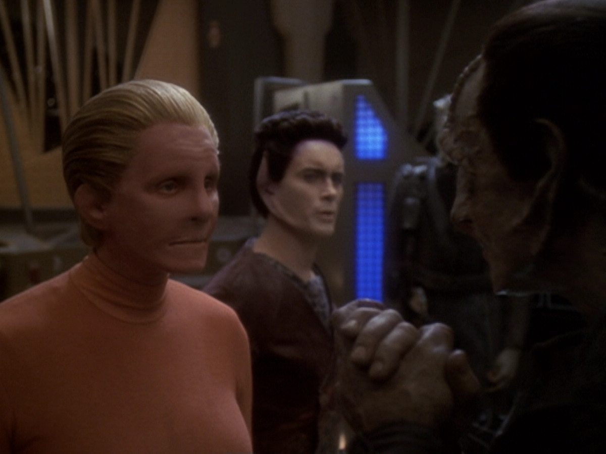 extant_StarTrek_DS9_6x06-SacrificeOfAngels_00614.jpg