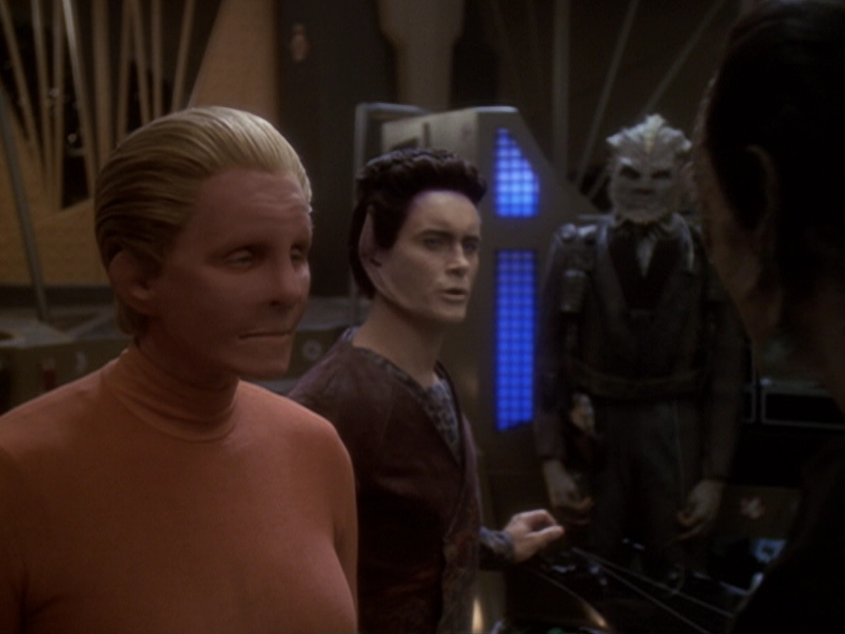 extant_StarTrek_DS9_6x06-SacrificeOfAngels_00616.jpg
