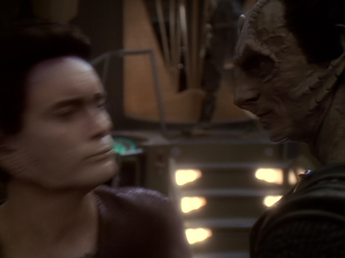 extant_StarTrek_DS9_6x06-SacrificeOfAngels_00633.jpg