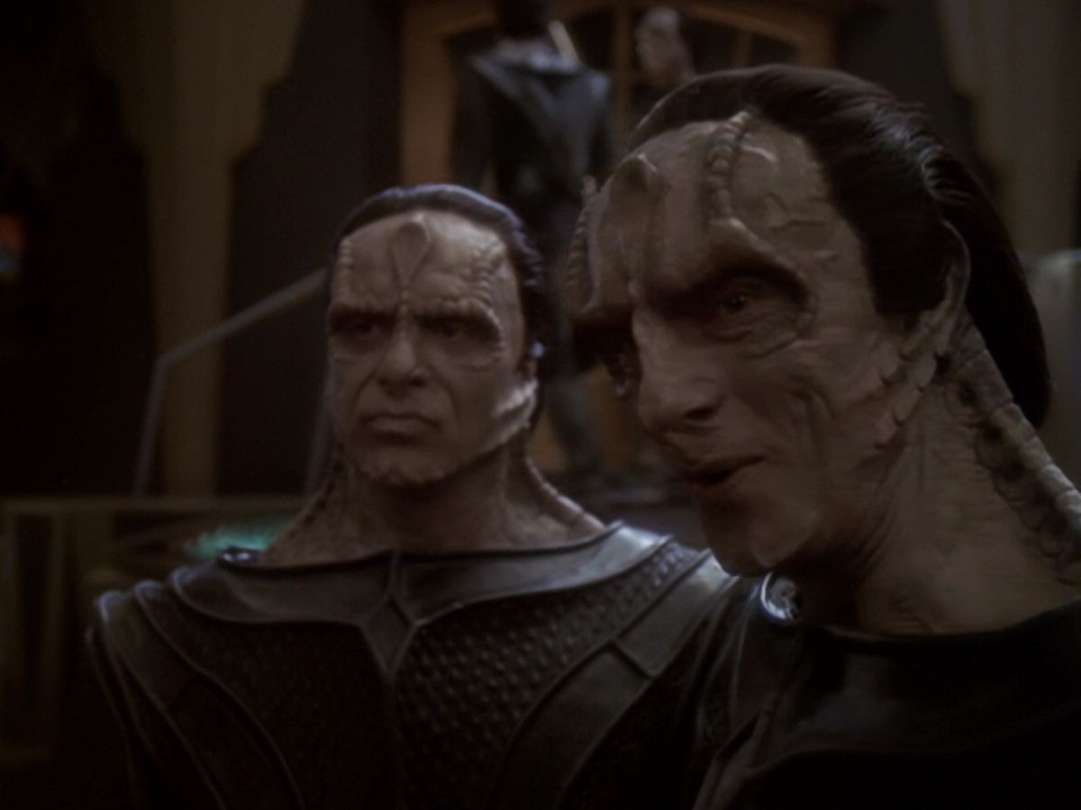extant_StarTrek_DS9_6x06-SacrificeOfAngels_00648.jpg