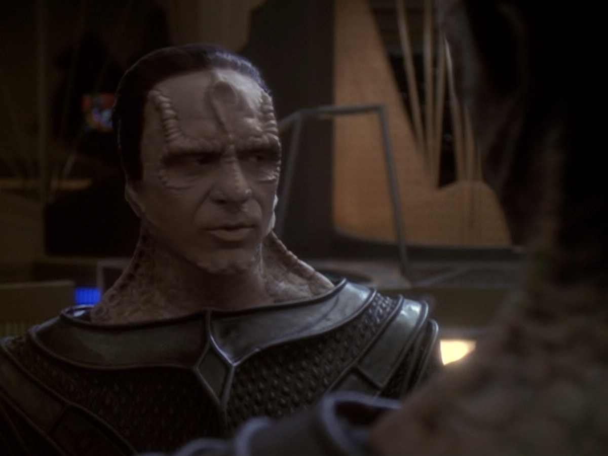 extant_StarTrek_DS9_6x06-SacrificeOfAngels_00679.jpg