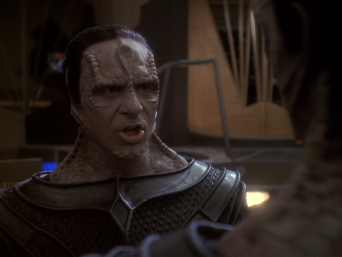 extant_StarTrek_DS9_6x06-SacrificeOfAngels_00680.jpg
